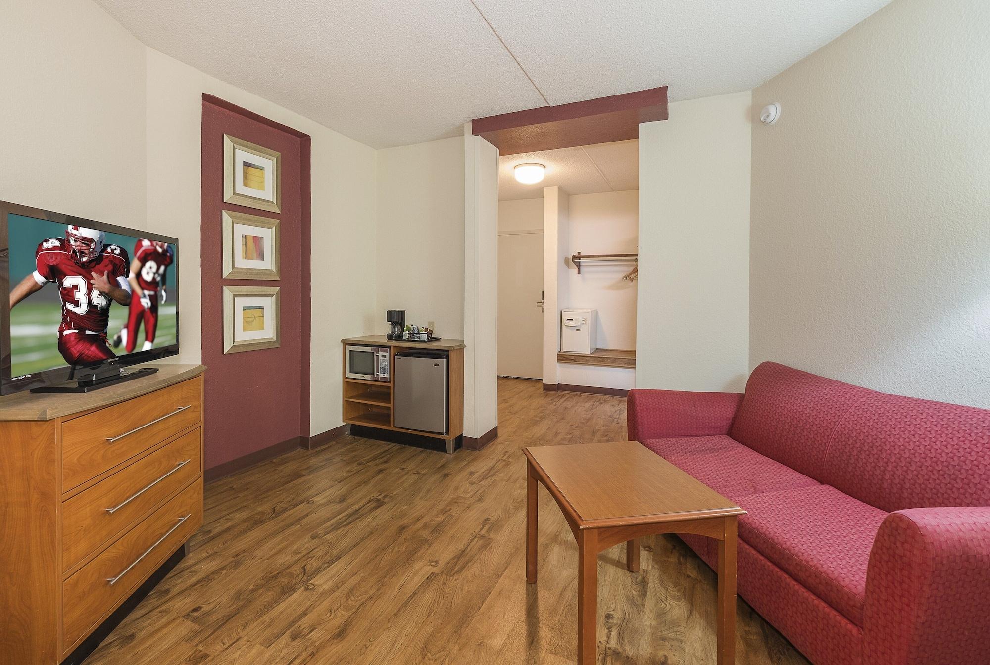 Red Roof Inn & Suites Cleveland - Elyria Exteriör bild