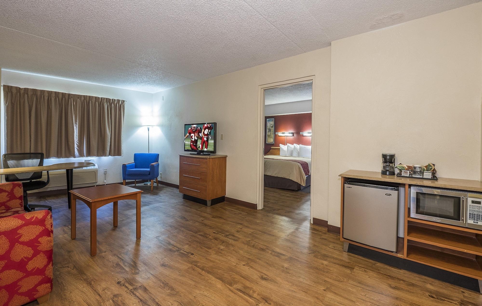 Red Roof Inn & Suites Cleveland - Elyria Exteriör bild