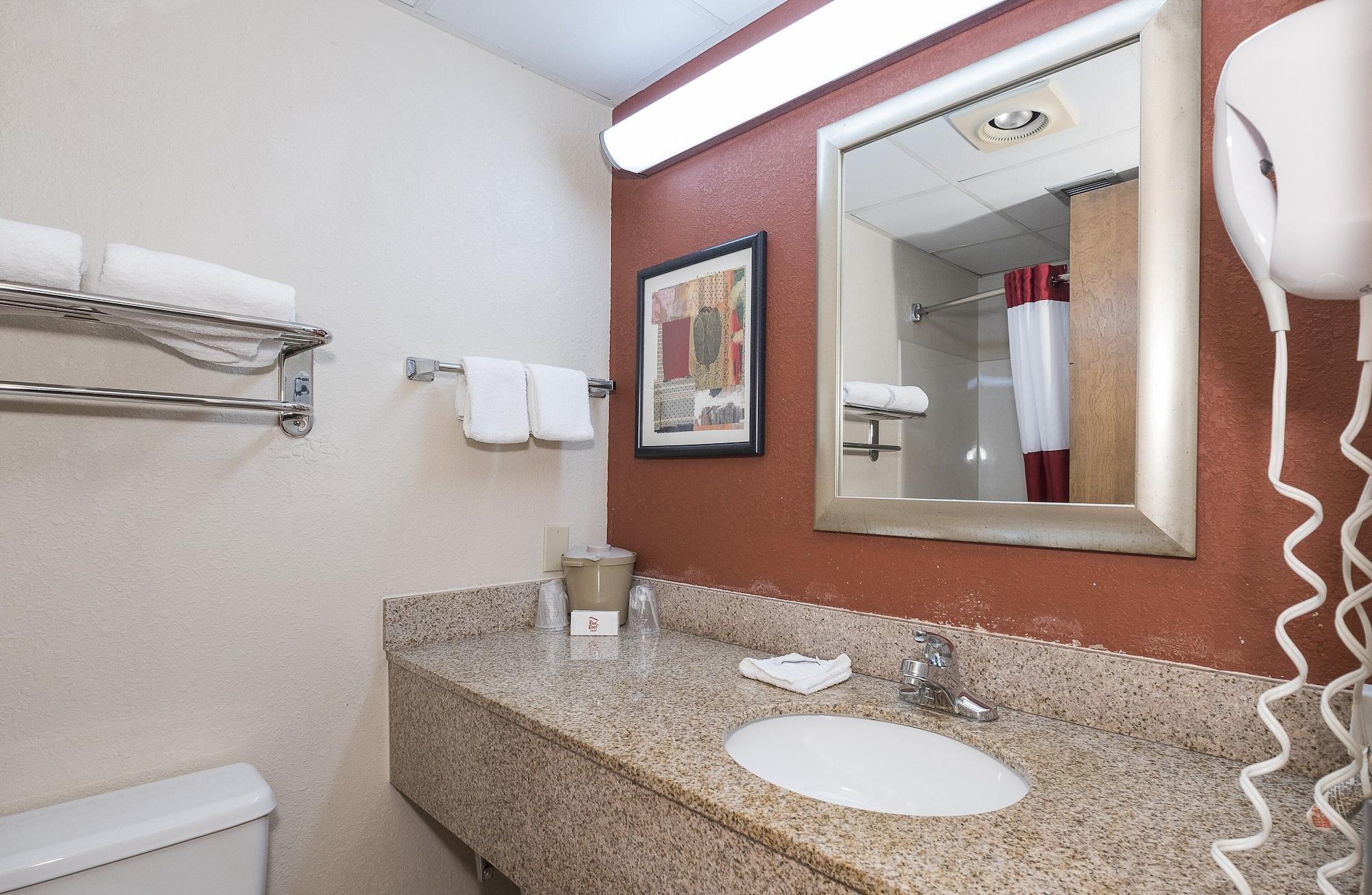 Red Roof Inn & Suites Cleveland - Elyria Exteriör bild