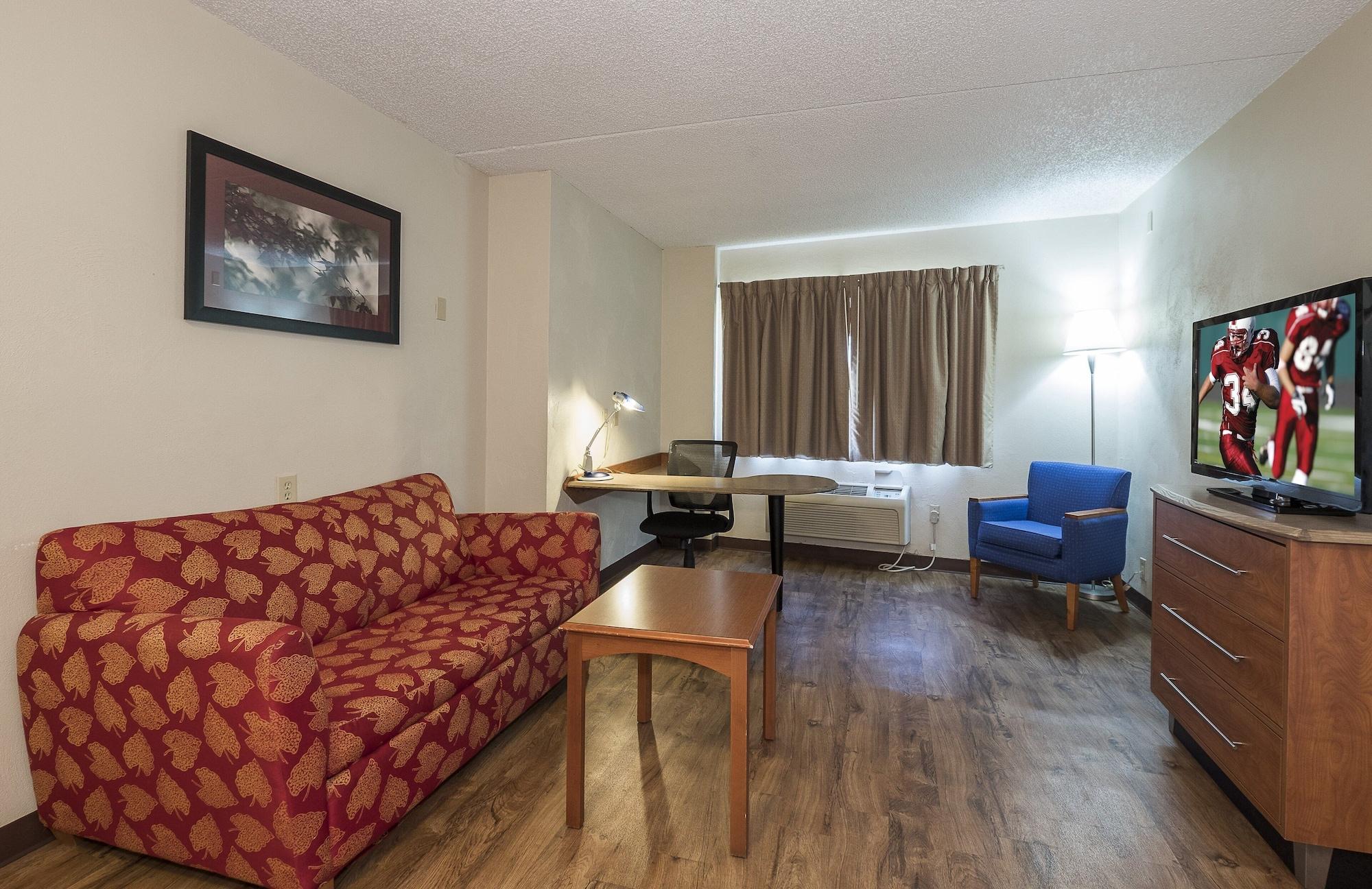 Red Roof Inn & Suites Cleveland - Elyria Exteriör bild