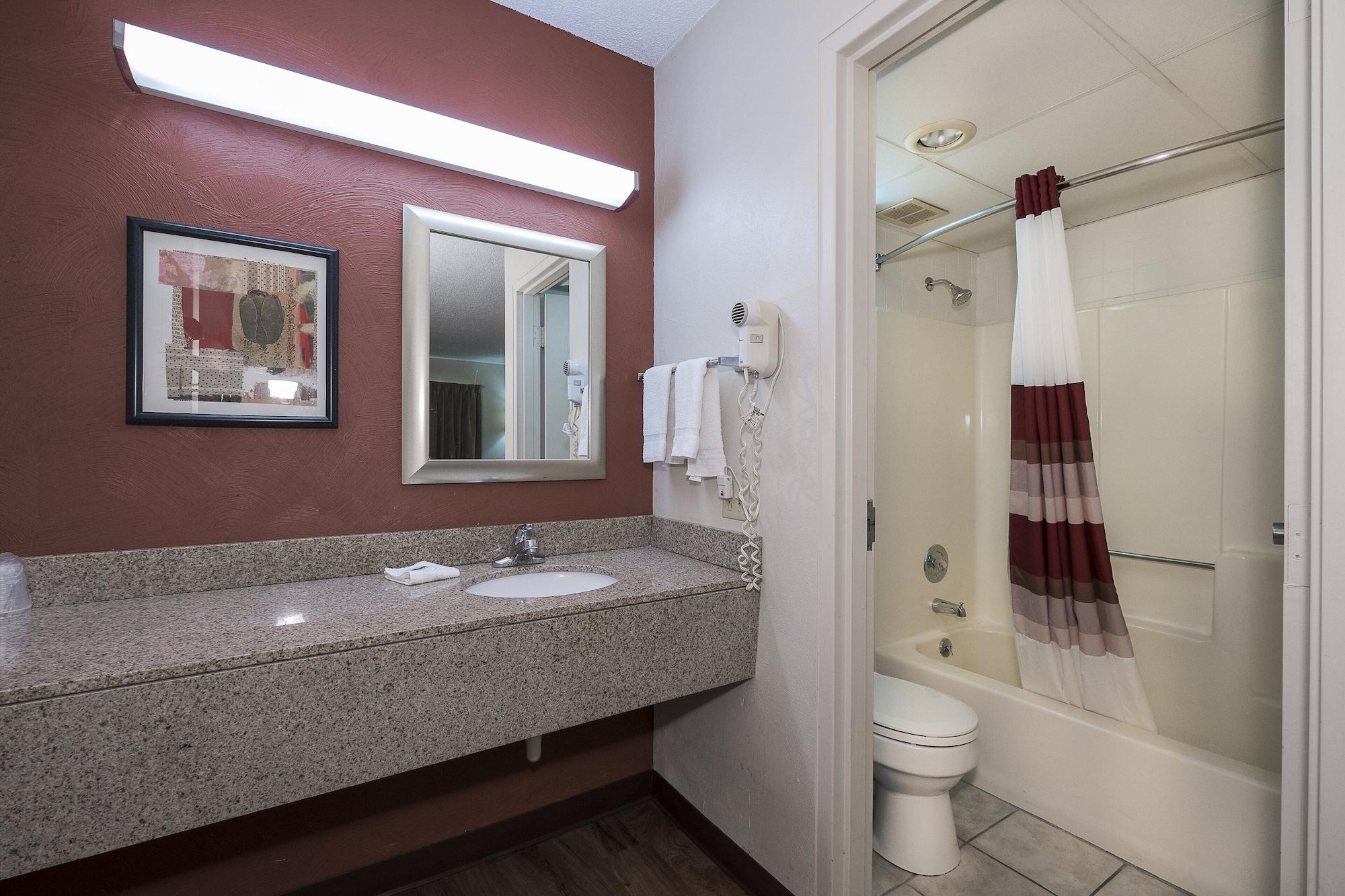 Red Roof Inn & Suites Cleveland - Elyria Exteriör bild