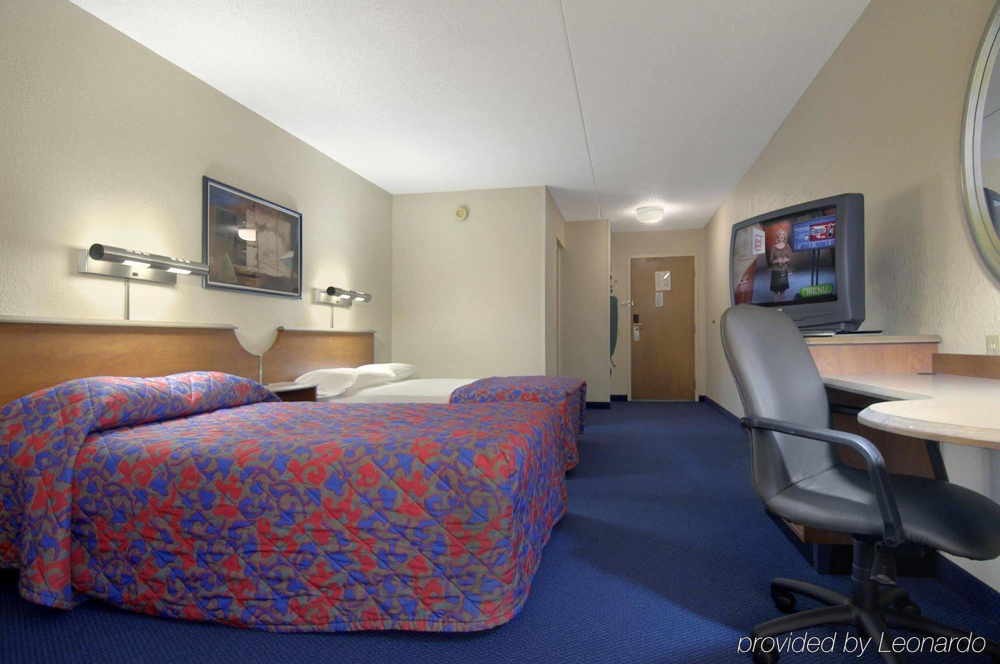 Red Roof Inn & Suites Cleveland - Elyria Exteriör bild