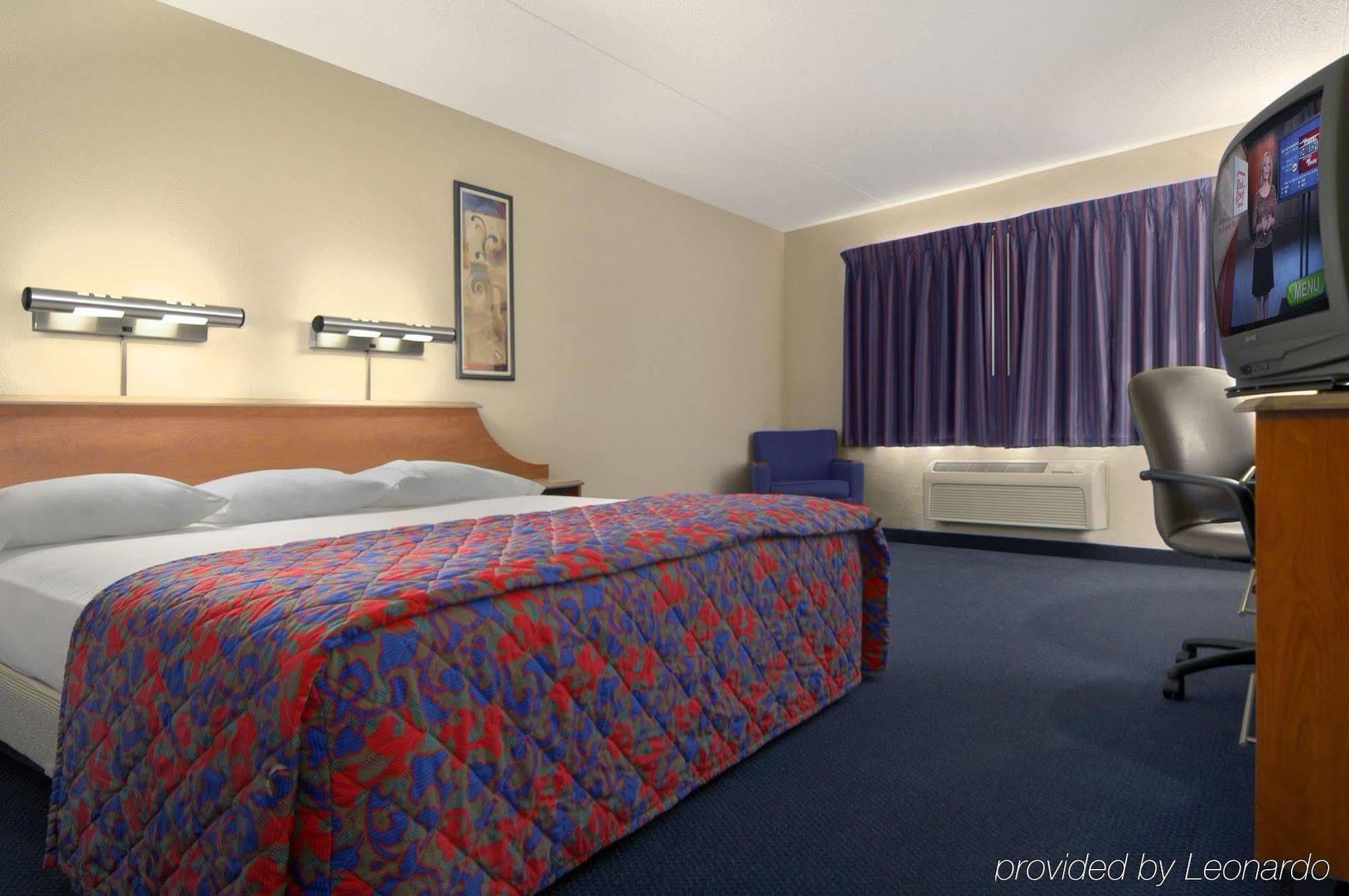 Red Roof Inn & Suites Cleveland - Elyria Exteriör bild