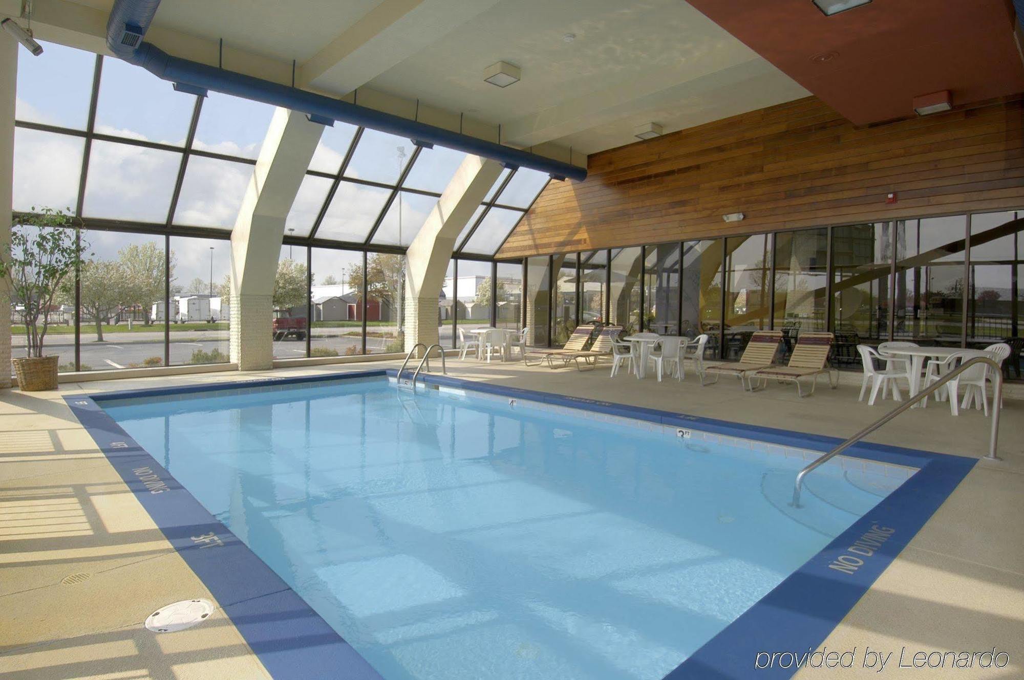 Red Roof Inn & Suites Cleveland - Elyria Exteriör bild