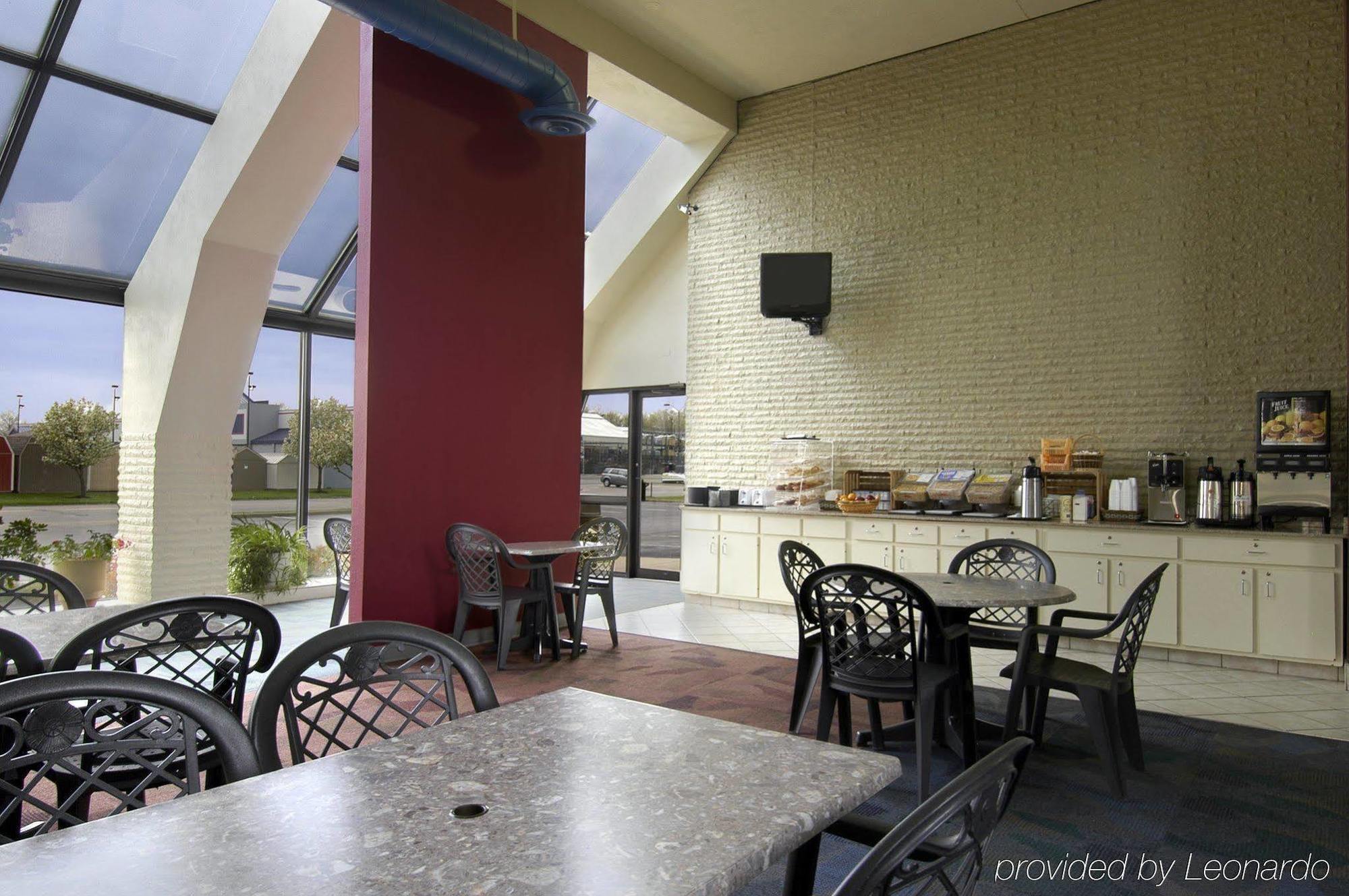 Red Roof Inn & Suites Cleveland - Elyria Exteriör bild